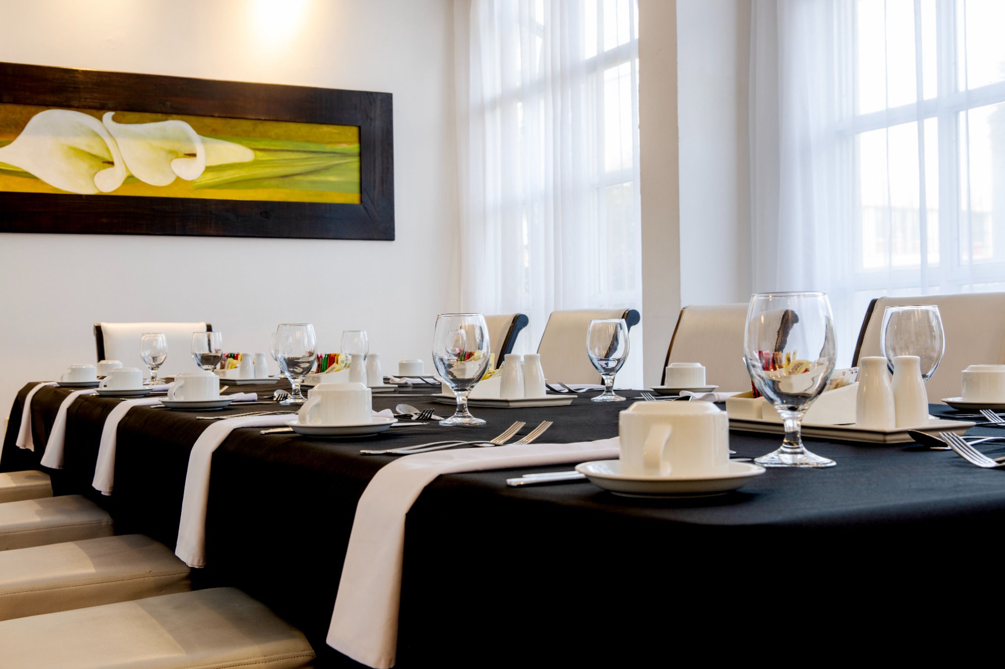 Valencia meeting room prepared for guests